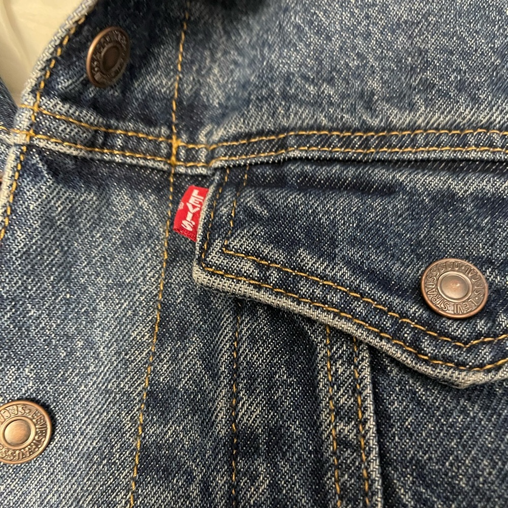 Levi's womens Fur Collar Ex-boyfriend Trucker Jackets - Picture 13 of 14